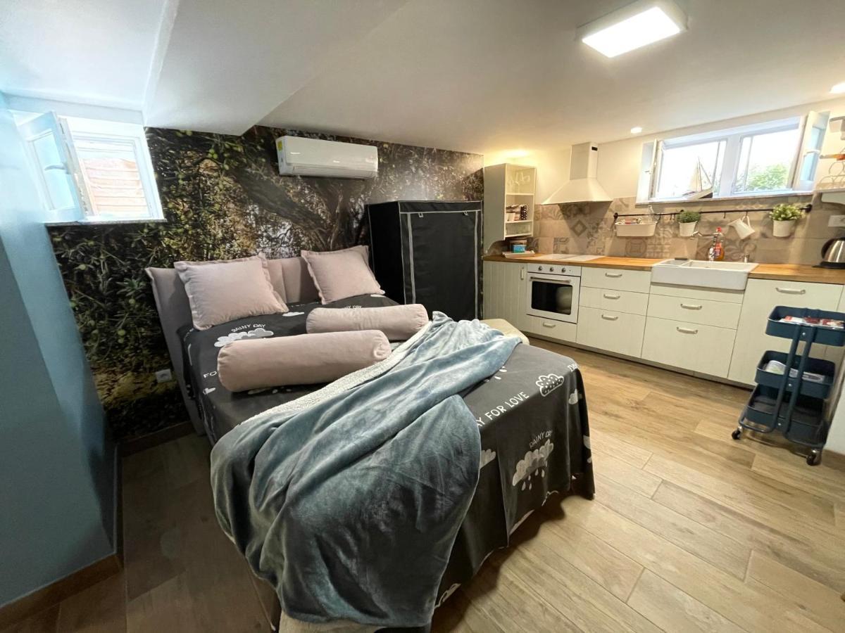 Apartment Pod Room, Free Parking *